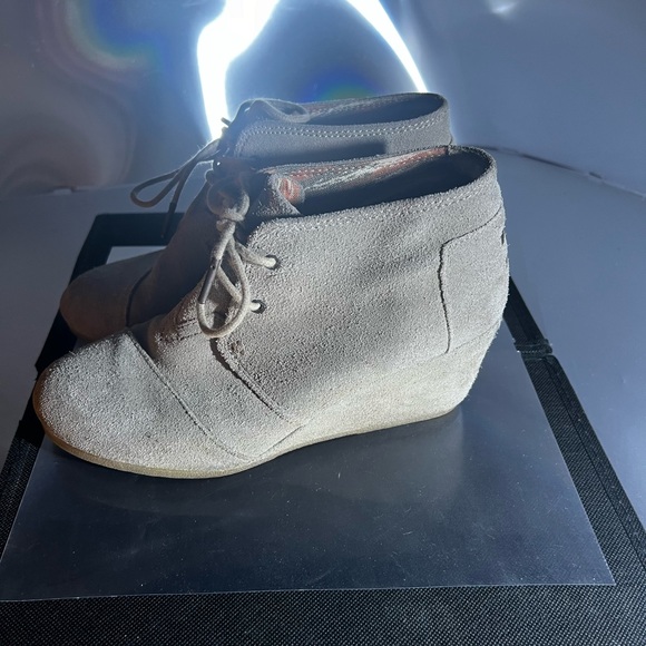 Tom’s Kala Suede Taupe Lace-Up Ankle Bootie Wedges, size 8 - Picture 8 of 10